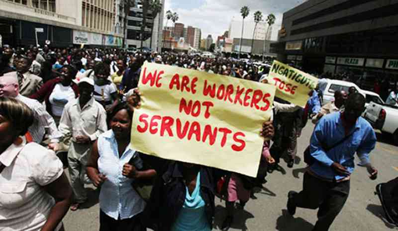 Zimbabwean Govt To Offer New Salary Package To Civil Servants
