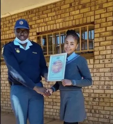 Tweeps React As Grade 8 Student Picks And Hands Over R40 Million Cash To The Police