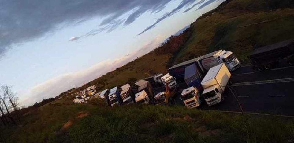 South African Truckers Block Roads Over Employment Of Foreign Drivers