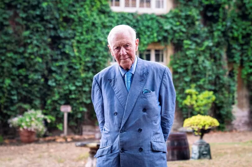 79-Year-Old Millionaire Swipes Right for a “Good Breeder” on Tinder