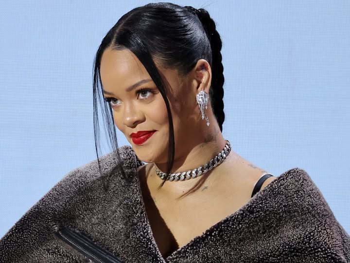 Rihanna’s Net Worth Takes a $400 Million Hit but She Remains a Billionaire