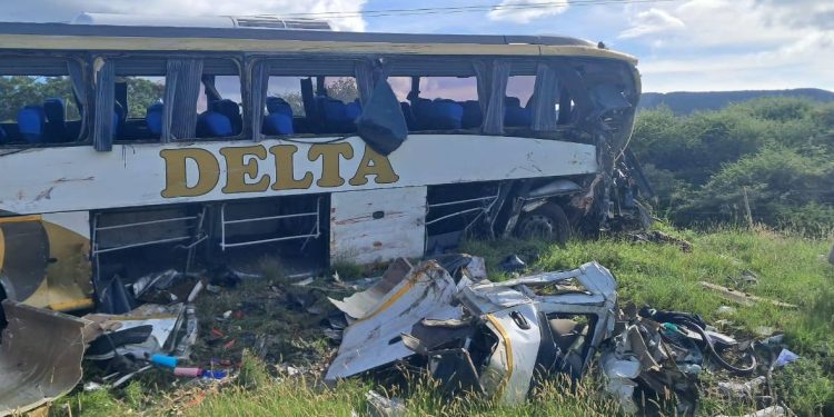 Two Drivers Die After Zimbabwe-Bound Delta Bus Crashes In Limpopo