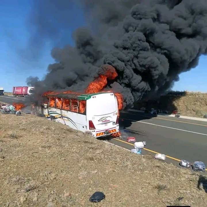Munhenzva Bus Catches Fire Near Beaufort West on Cape Town–Harare Route